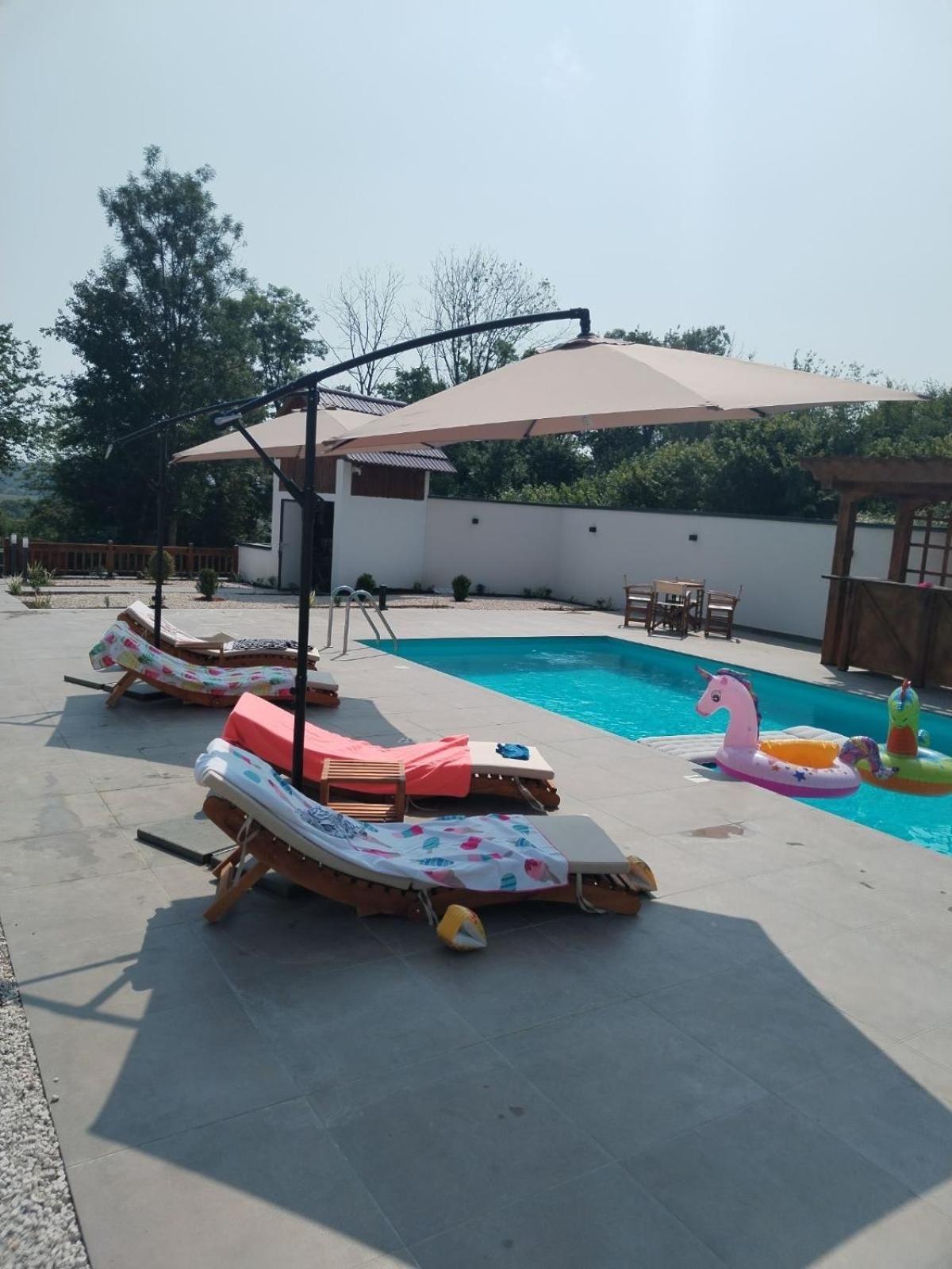 באניה לוקה Romantic Lodge מראה חיצוני תמונה