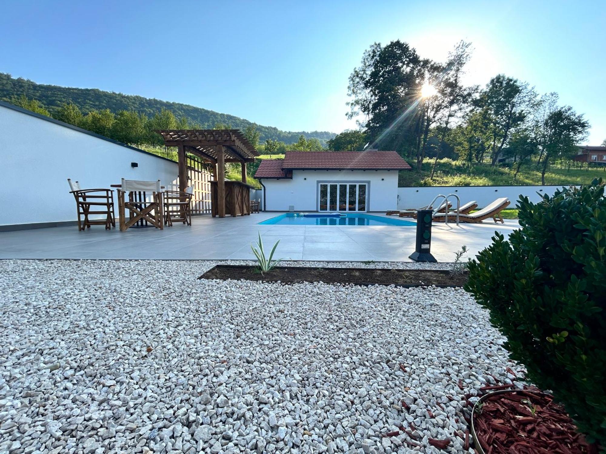 באניה לוקה Romantic Lodge מראה חיצוני תמונה