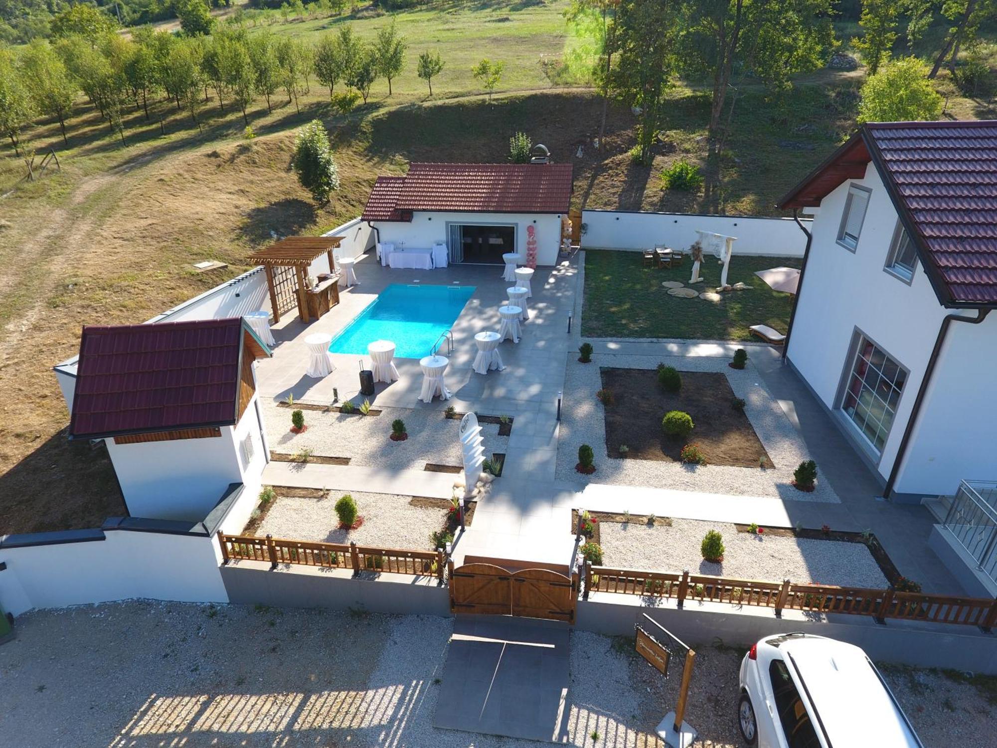 באניה לוקה Romantic Lodge מראה חיצוני תמונה